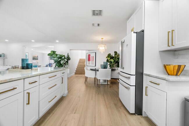 Building Photo - 240 Santa Lucia Dr