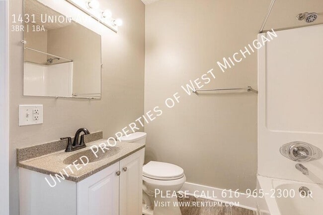 Building Photo - 1431 Union Ave NE