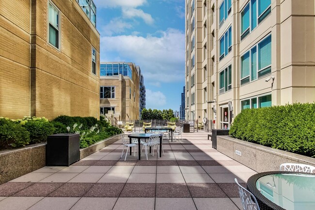 Building Photo - 33 W Ontario St