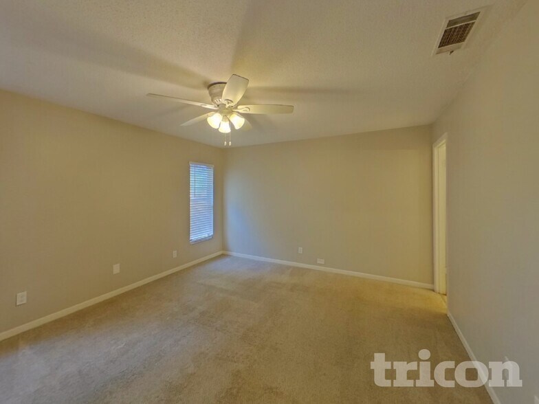 Building Photo - 1005 Park St