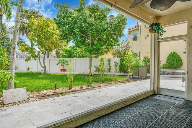 Building Photo - 3354 Greenview Terrace W