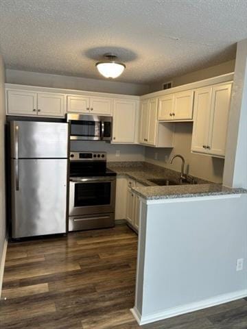Building Photo - 18333 Roehampton Dr