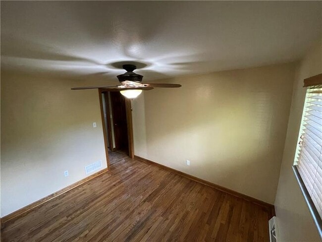 Building Photo - 109 Linden St