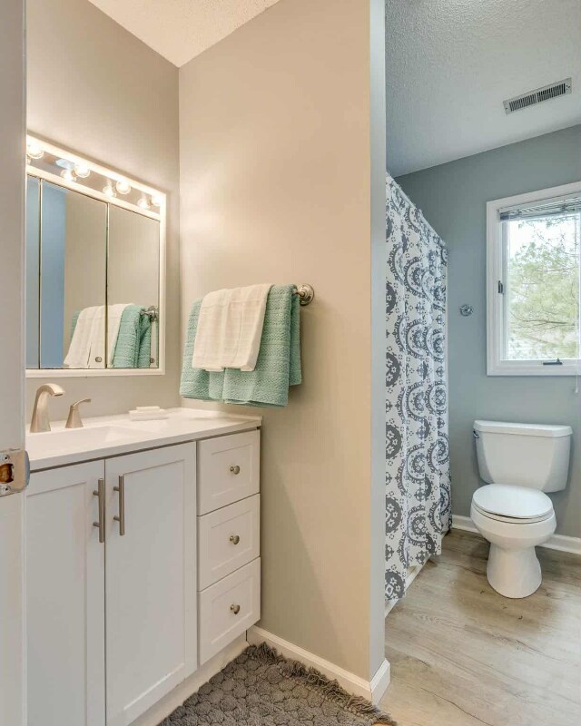 Building Photo - 5009 Emerald Dr