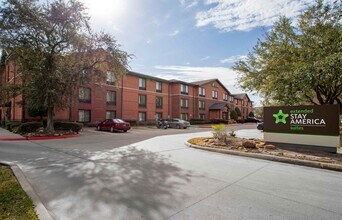 Building Photo - Furnished Studio-Houston Northwest - Hwy. 290 Hollister
