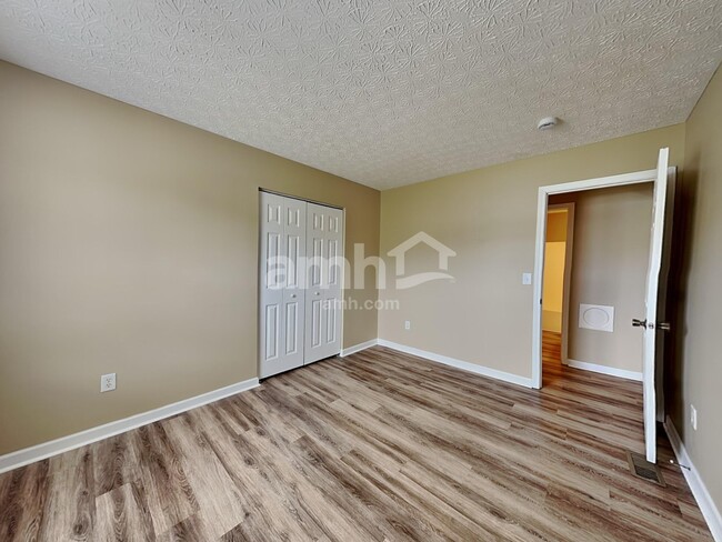 Building Photo - 357 Pinecrest Ct