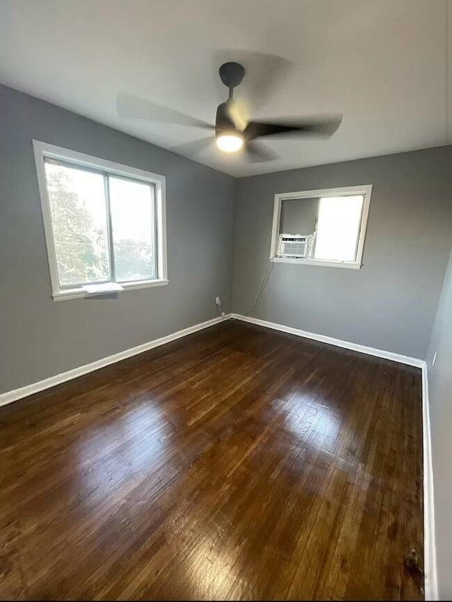 Building Photo - 727 Silver St