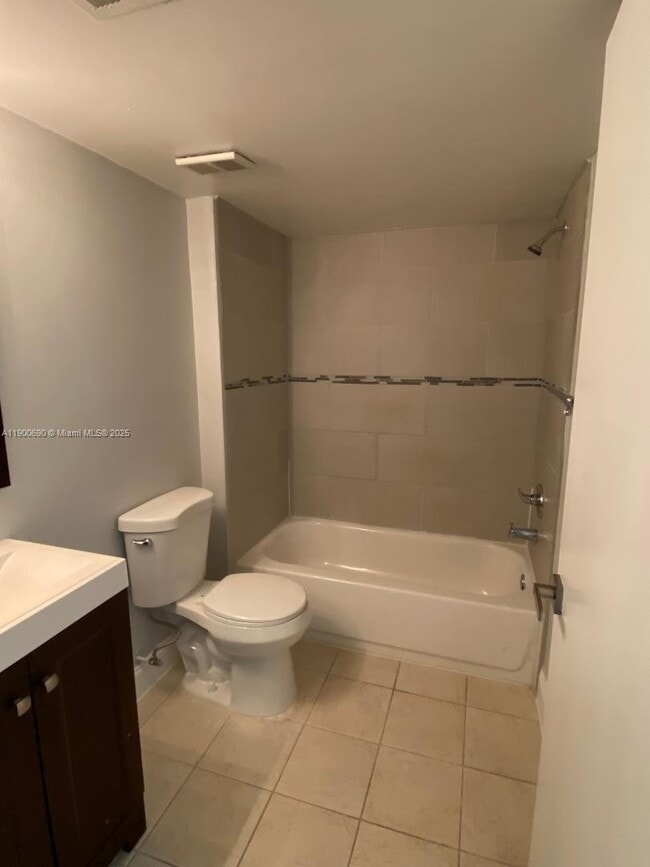 Building Photo - 9999 Summerbreeze Dr