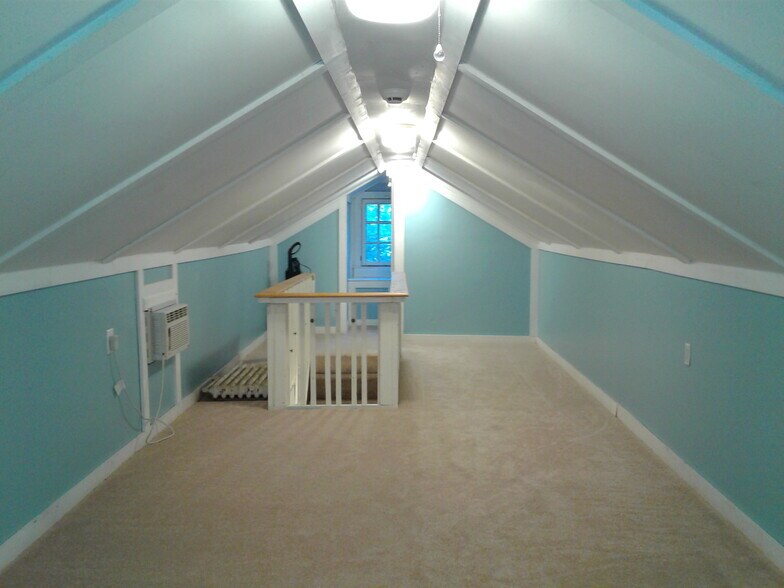 Attic - 872 N Barksdale St