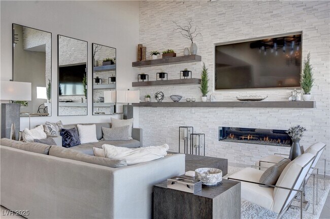 Building Photo - 6300 Clovis Point St