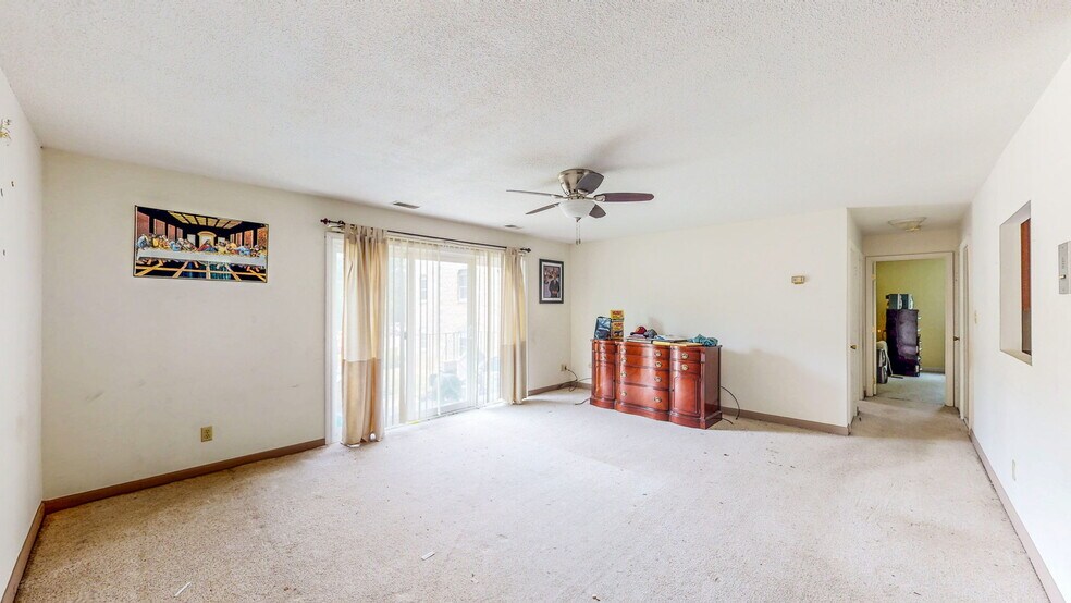 Building Photo - 114 Oak Ln