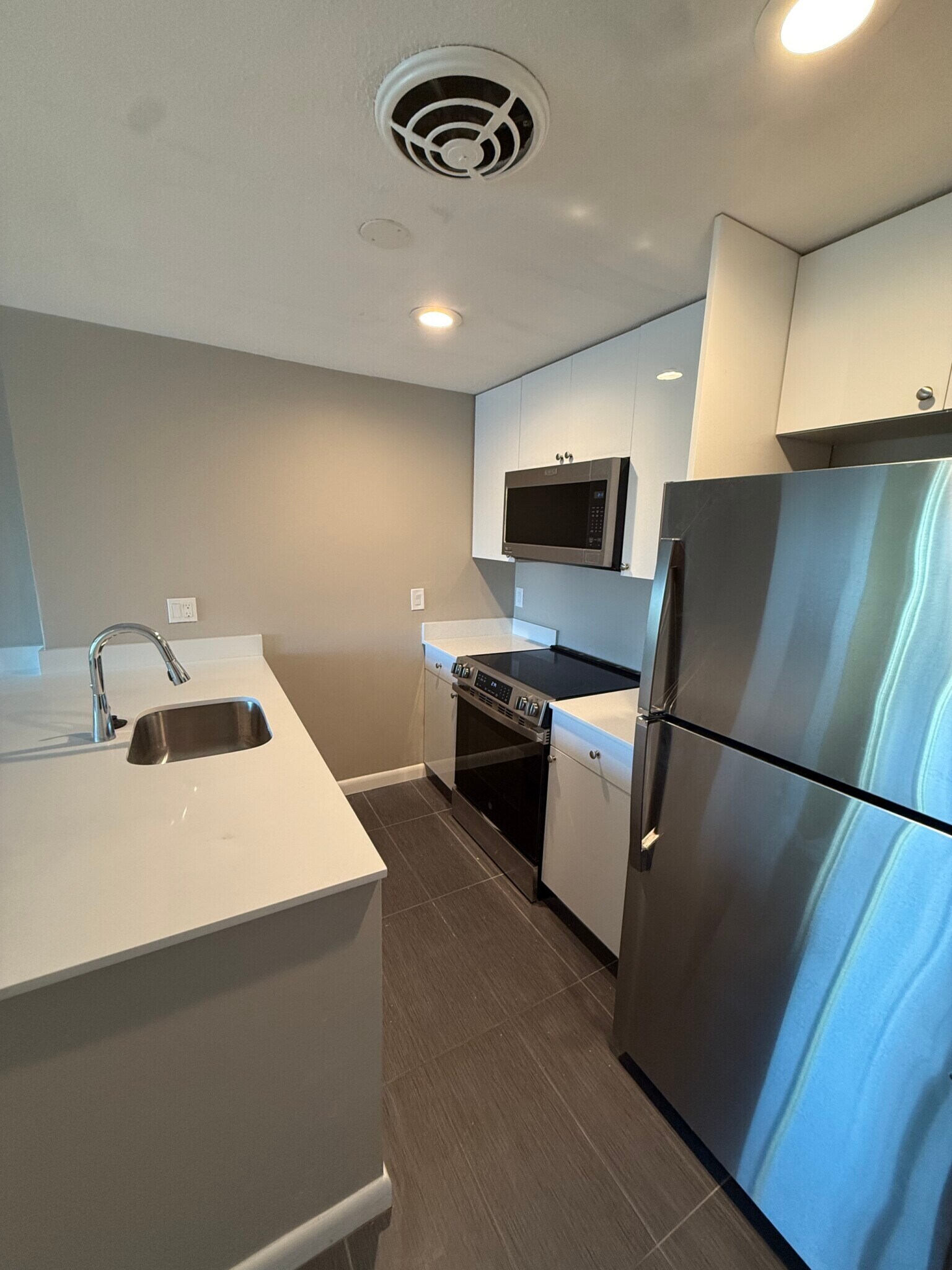 Building Photo - 50 Evergreen St