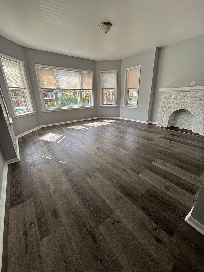 Building Photo - MAY_7543