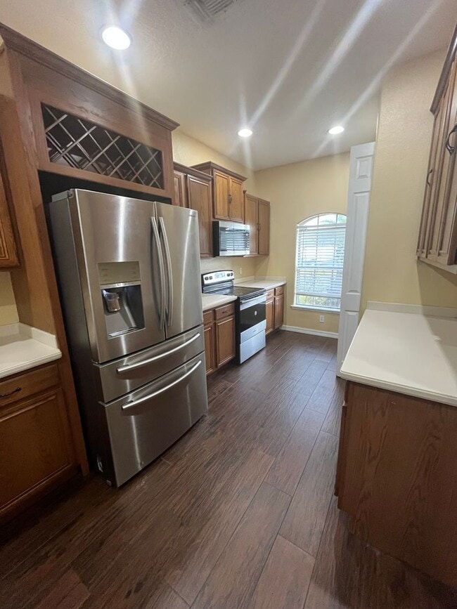 5 bedroom now available in Wyndham Lakes 14324 Fieldstone Lake Way