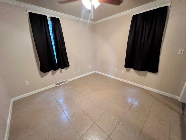 Building Photo - Charming Home - 2 Bed 1.5 Bath - Neville Island