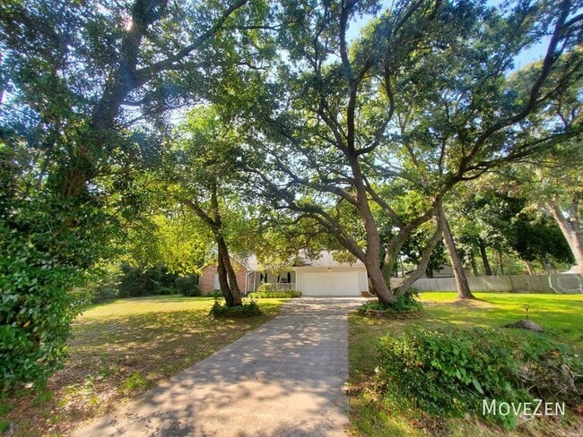 Building Photo - 6902 Persimmon Pl