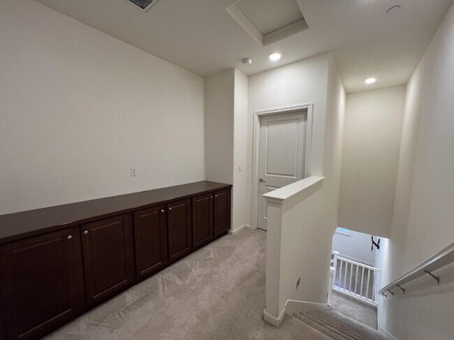 Building Photo - Spacious 2 Bedroom Townhome in San Jose