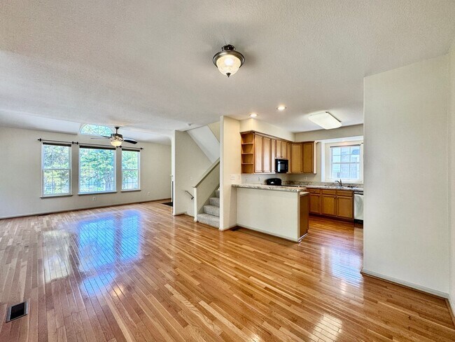 Building Photo - A Chesapeake Bay Townhome w/Garage, Available NOW! 2 Downstairs Bedrooms - Pet Friendly - 2 Balco...