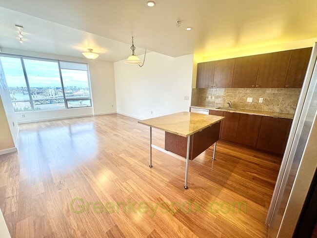 Building Photo - Spacious, open-concept 1-bedroom 16th floo...