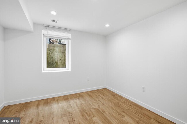 Building Photo - 2162 E York St