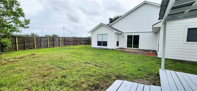 Building Photo - 129 Wagon Ln Loop