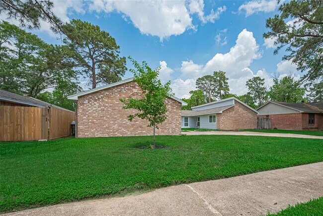 Building Photo - 12502 Advance Dr