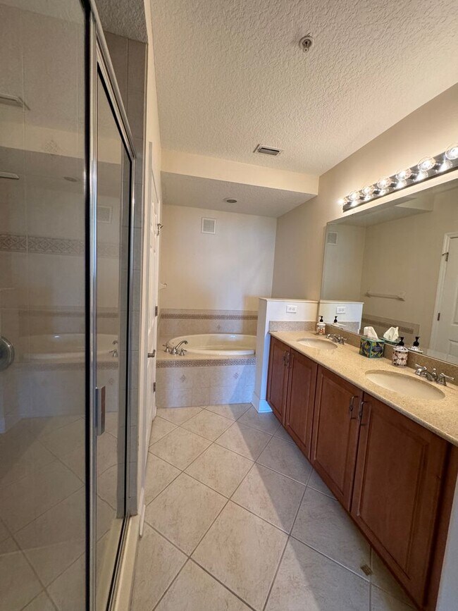 Building Photo - CONDO LOCATE IN GATED COMMUNITY  IN DR. PHILLIPS-TOSCANA - HALF OFF DECEMBER RENT