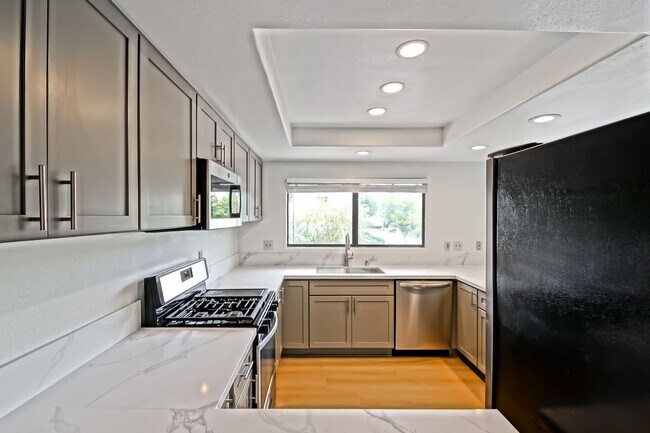 Building Photo - PRIME POOLFRONT LOCATION & CLOSE TO MAIN GATE! BRIGHT & SPACIOUS, END-UNIT POOLFRONT TOWNHOUSE W/...