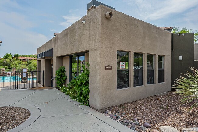 Building Photo - 5855 N Kolb Rd