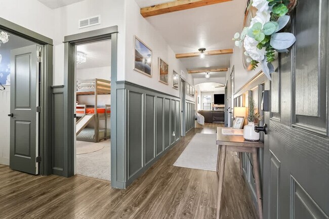 Building Photo - 304 Cliff Swallow Ave