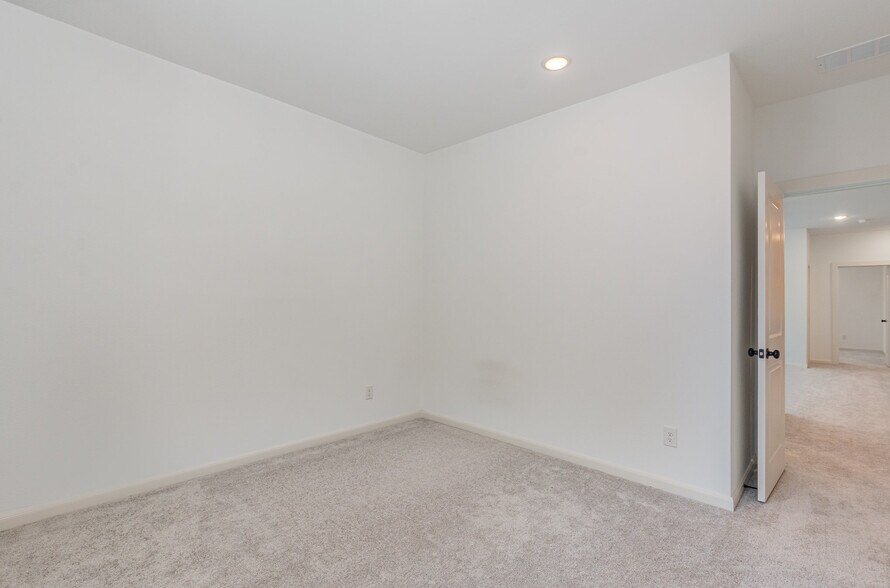 Building Photo - 9558 Hedge St