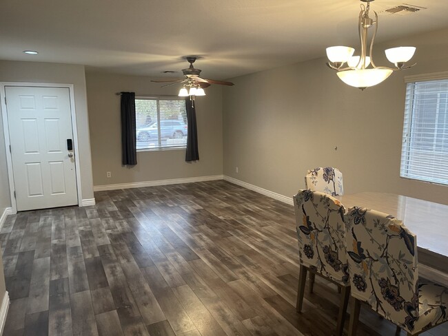 Building Photo - 11593 W Palo Verde Ave