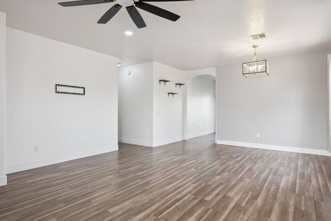 Building Photo - 10614 E Olla Ave