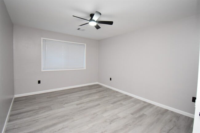 Building Photo - 16587 El Camino Real