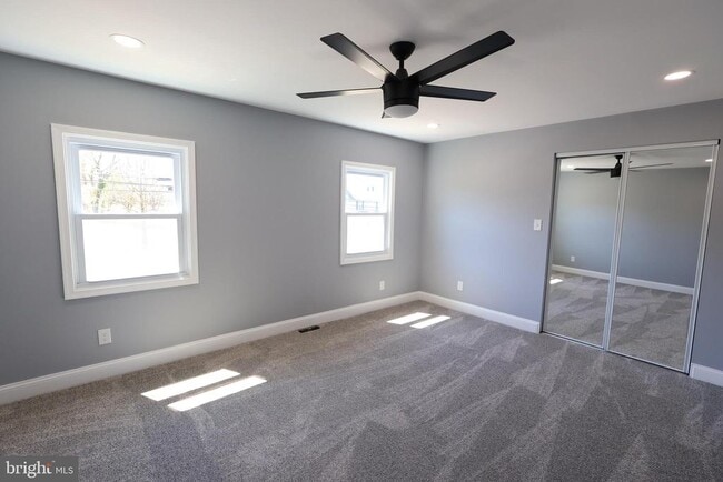 Building Photo - 5110 Kenwood Ave