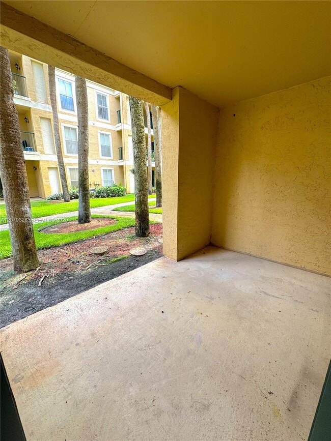 Building Photo - 777 Riverside Dr