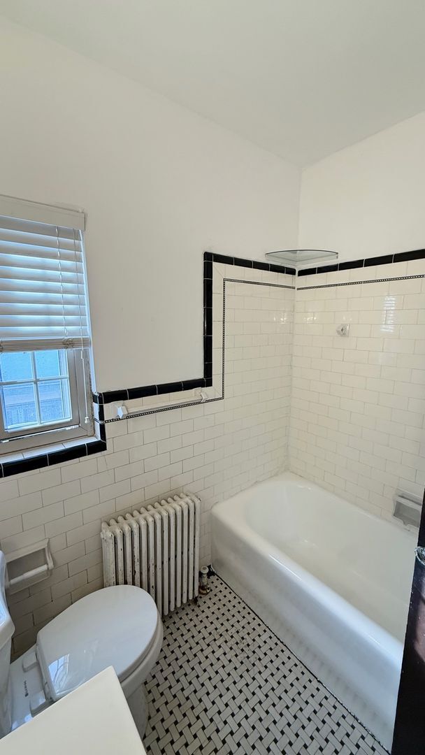 Building Photo - Beautiful 3/4 bedroom + office in Shadyside- Off-Street Parking and Tons of Storage!!