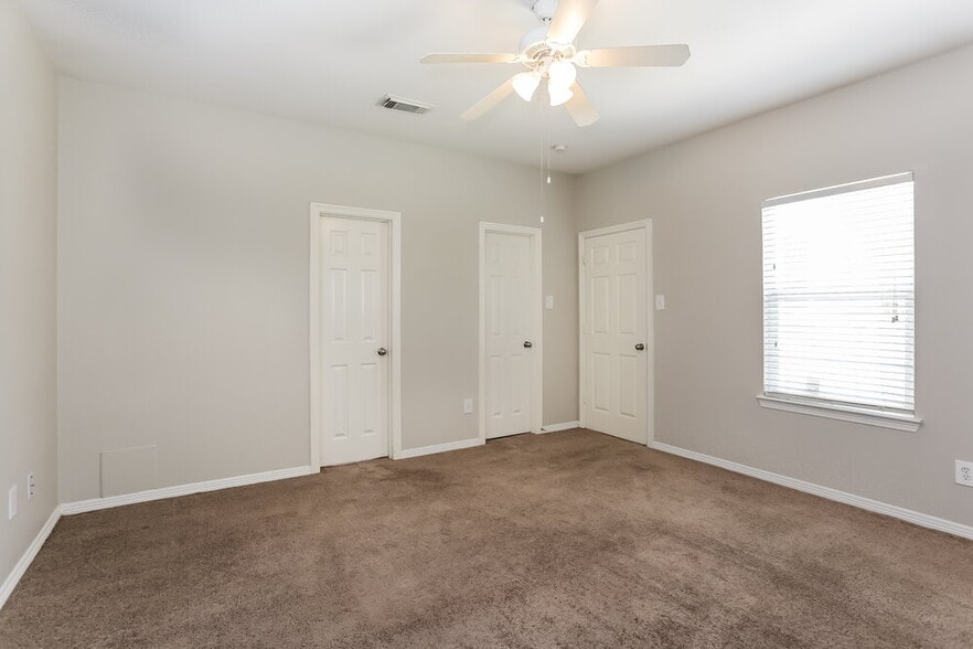 Building Photo - 10227 Berry Hill Ln