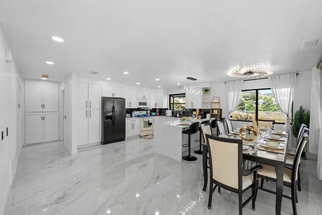 Building Photo - 14552 Skyline Truck Trail