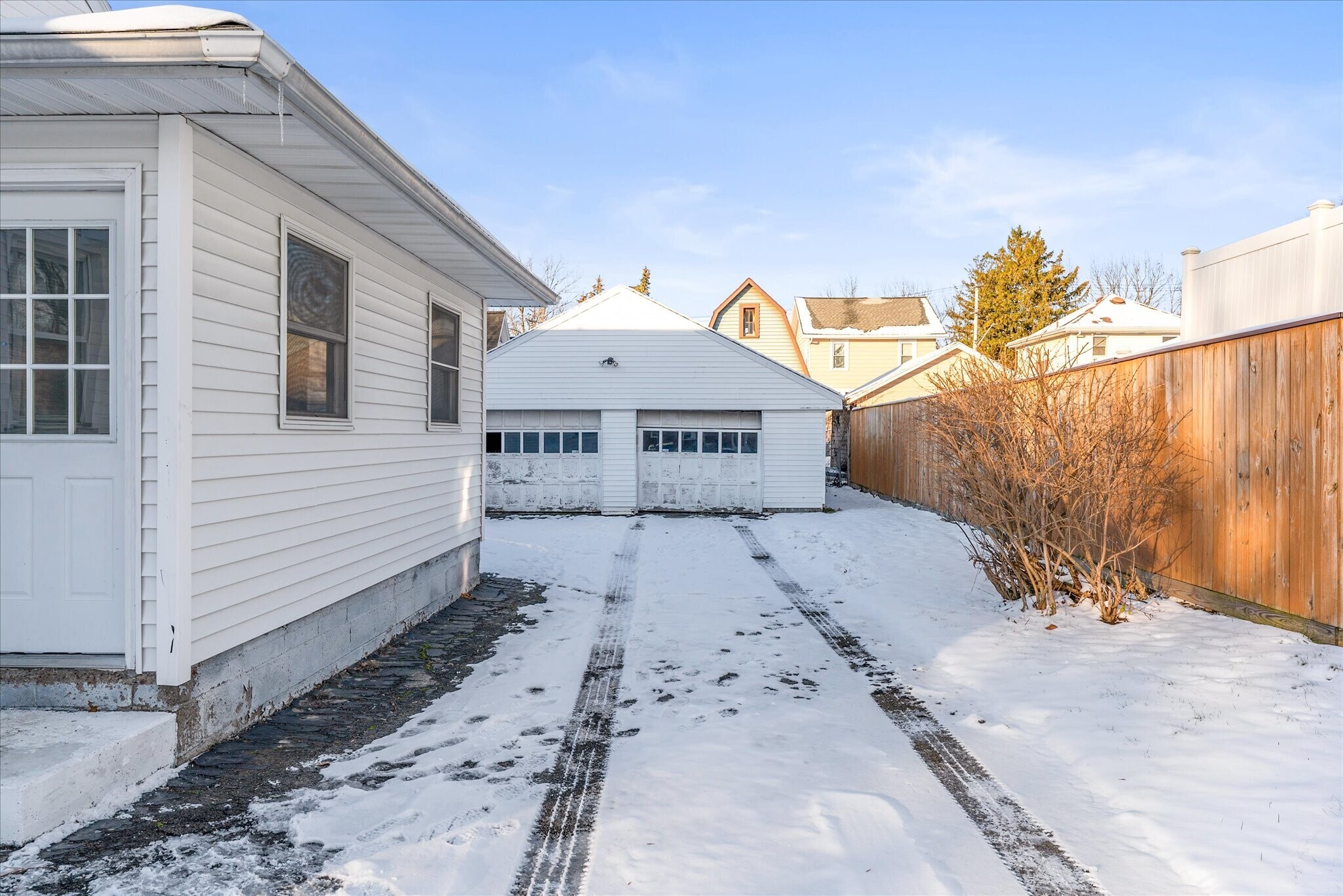 Building Photo - 32 Deland Park B