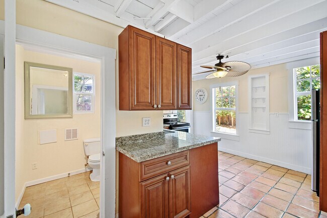 Building Photo - 310 Columbia Dr