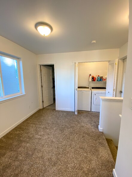 Building Photo - 1589 NW 5th Ave