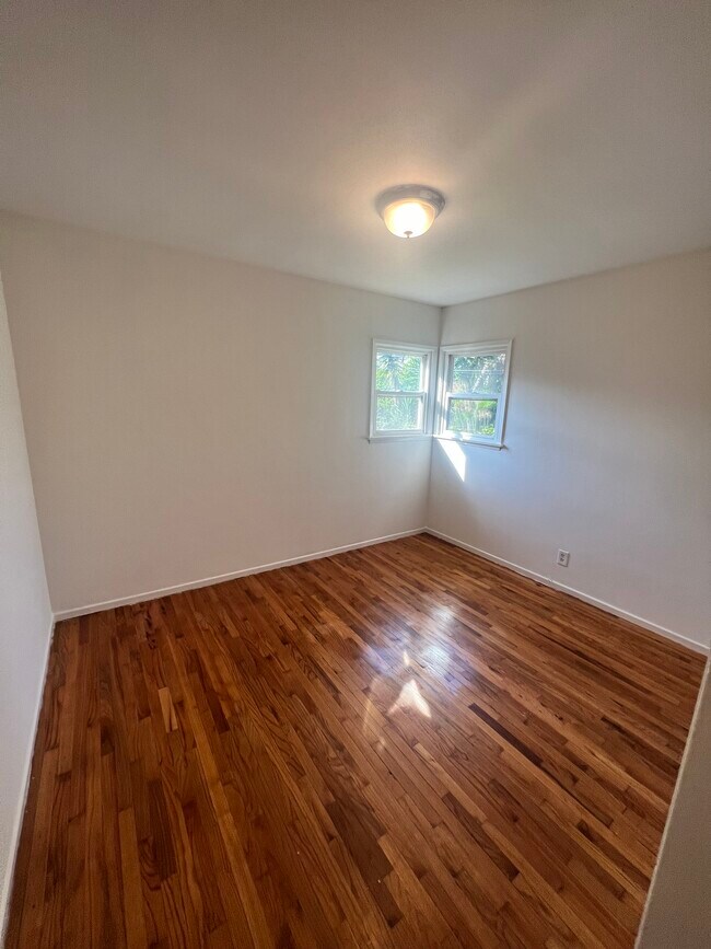 Building Photo - 647 Santa Clara Ave