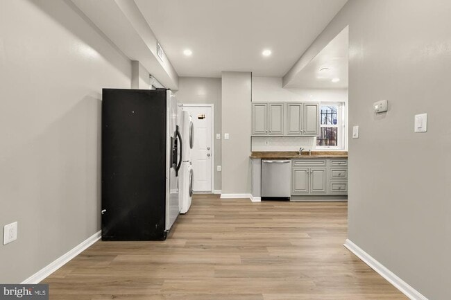 Building Photo - 1033 5th St NE