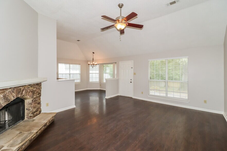Building Photo - 170 Oaksedge Dr