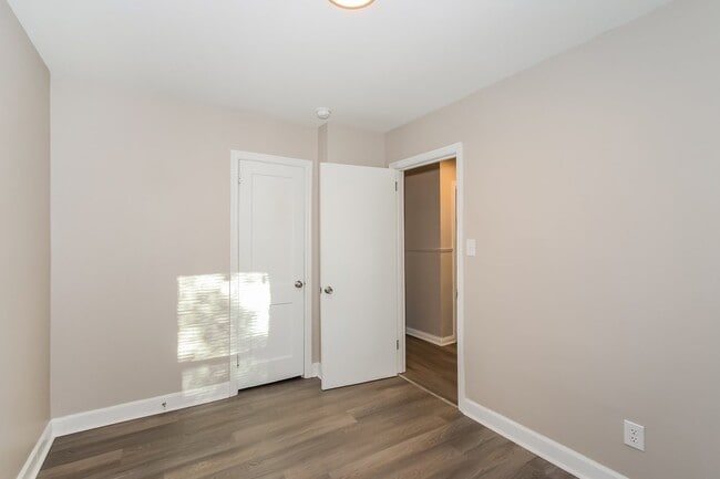 Building Photo - 115 Iroquois St