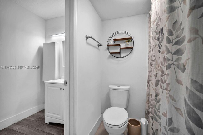 Building Photo - 9431 Live Oak Pl