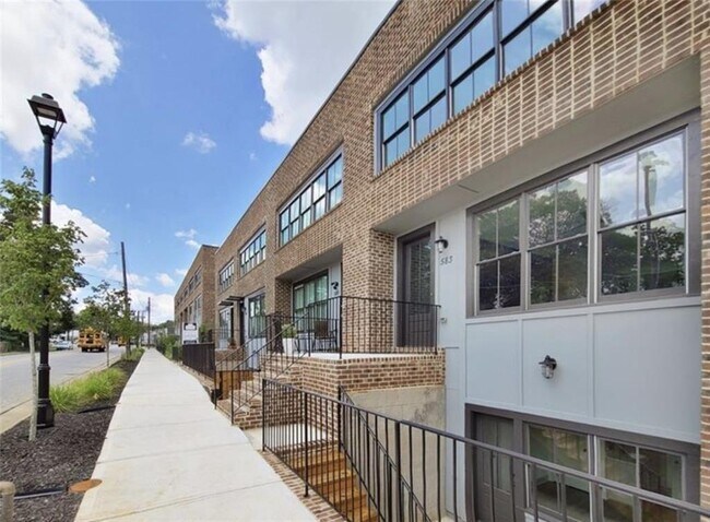 Building Photo - 583 King Arnold St