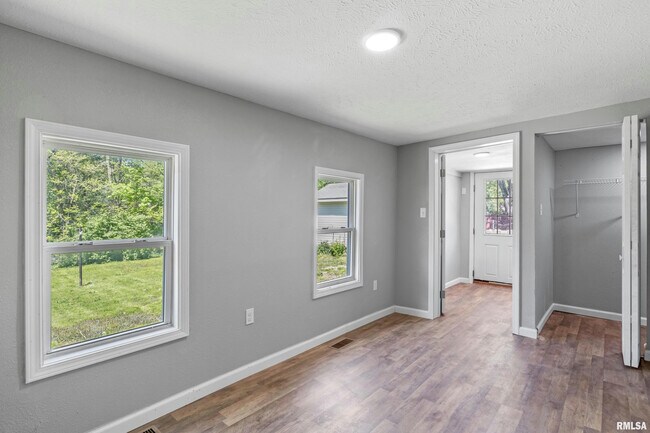 Building Photo - 1301 N Osburn Ave