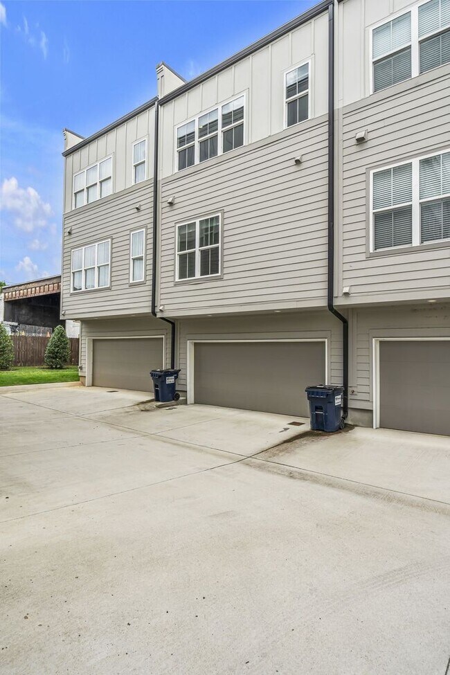 Building Photo - 4 Bed for Rent in Edison Park- The Nations!